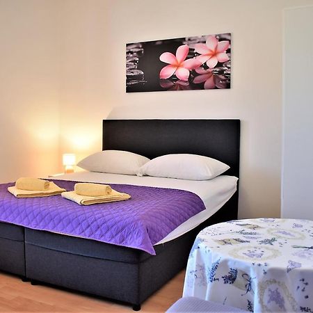 Rooms In Family House Vera Mundanije Екстер'єр фото