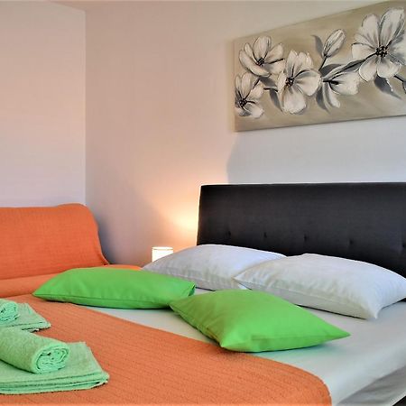 Rooms In Family House Vera Mundanije Екстер'єр фото