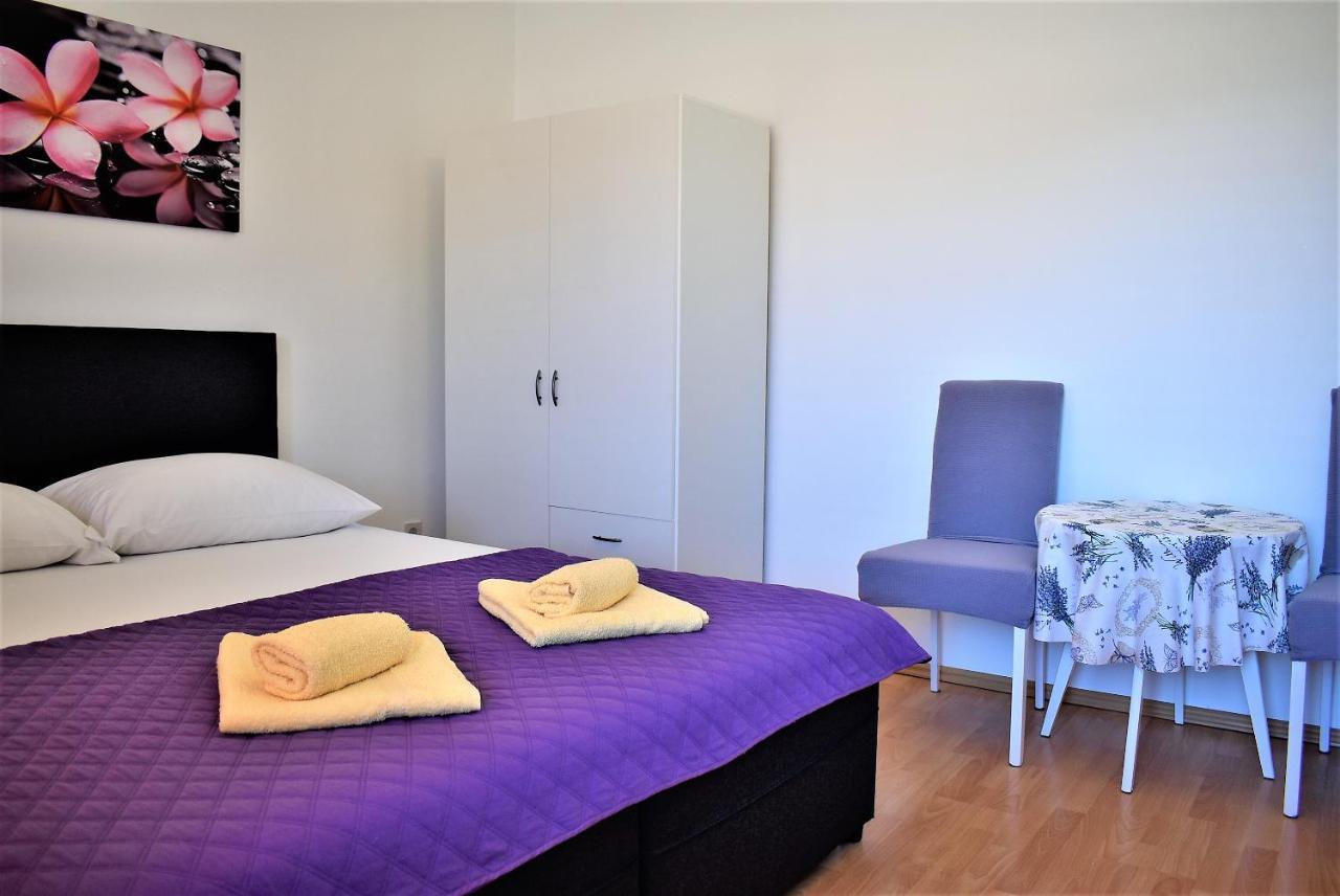 Rooms In Family House Vera Mundanije Екстер'єр фото