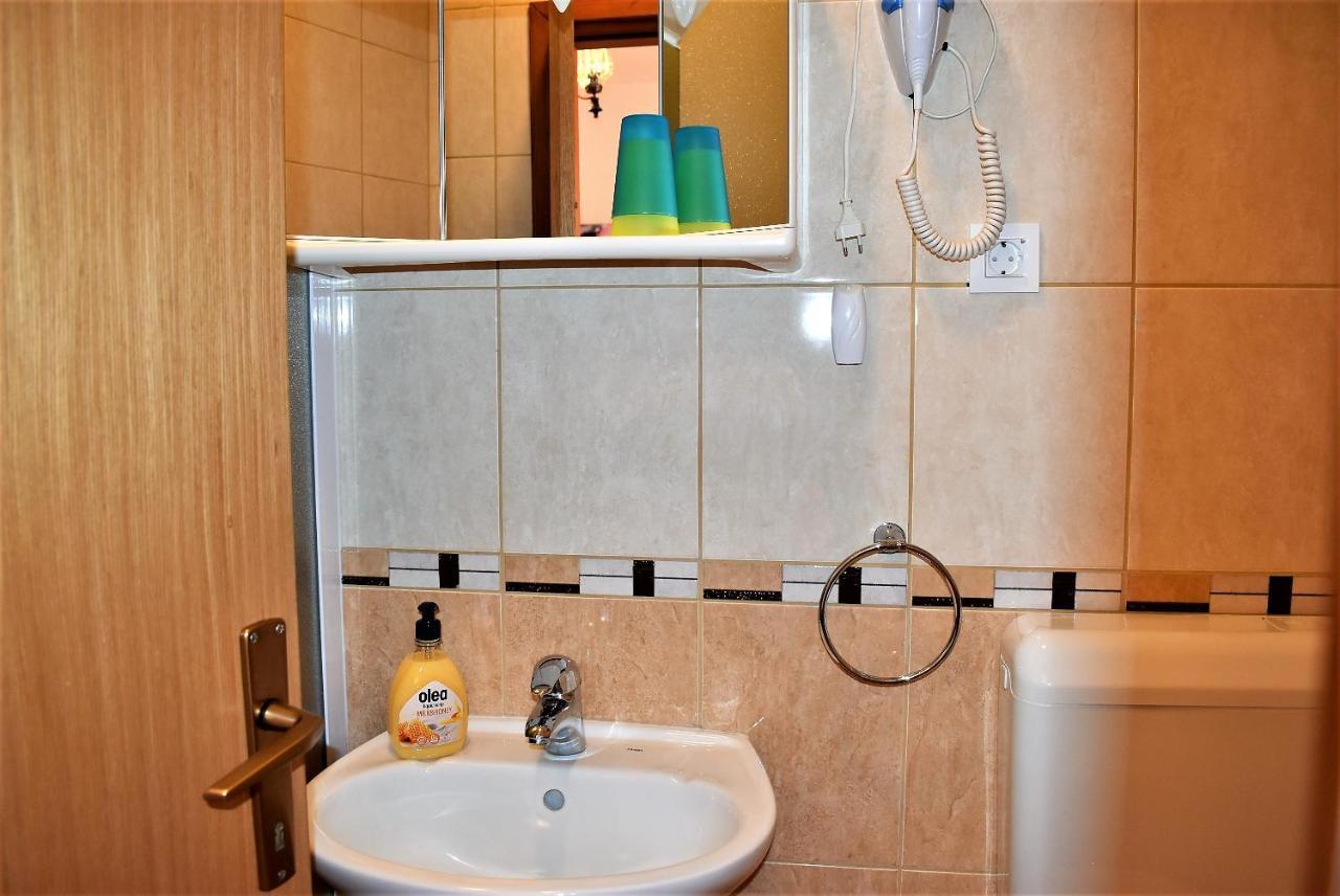 Rooms In Family House Vera Mundanije Екстер'єр фото