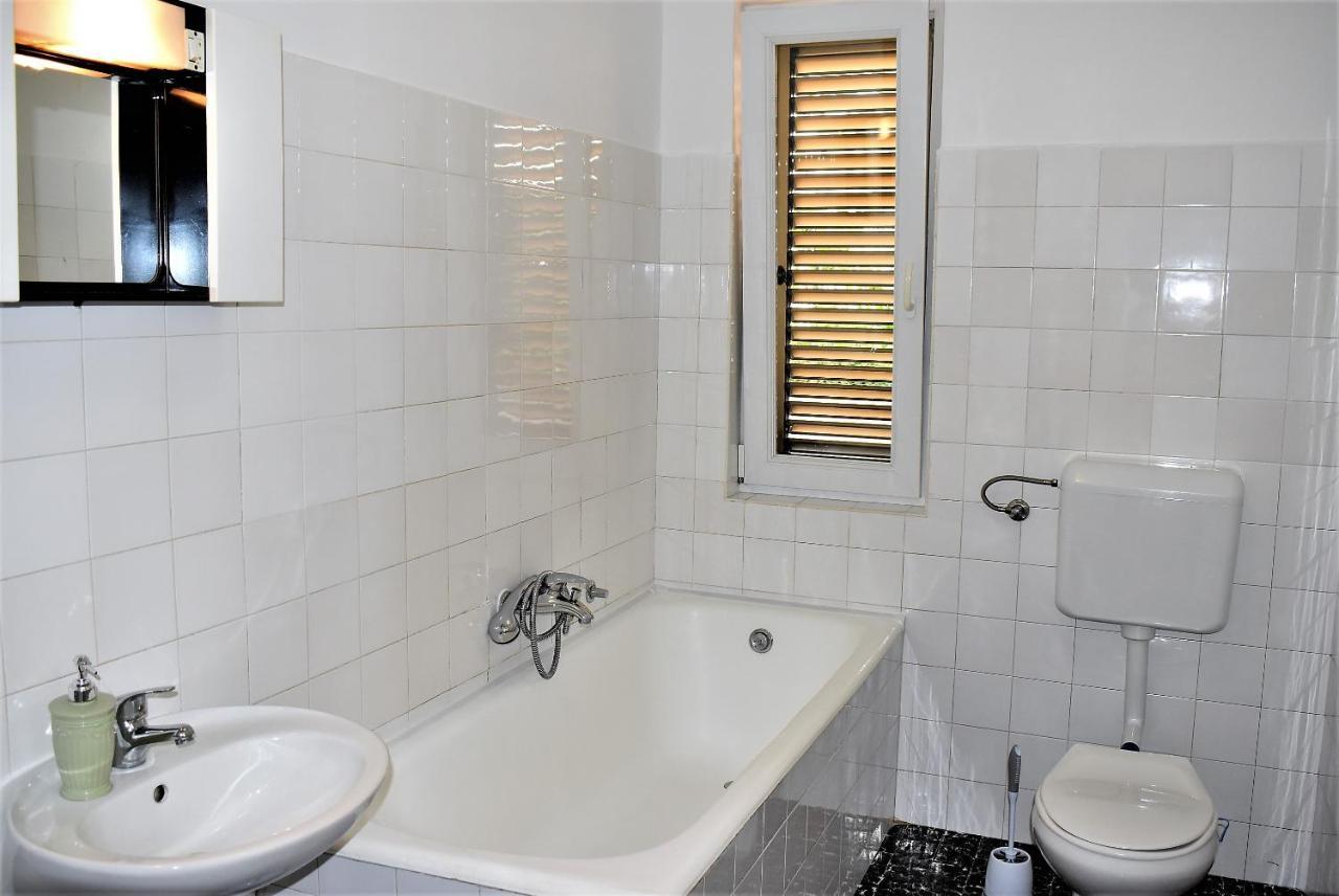 Rooms In Family House Vera Mundanije Екстер'єр фото