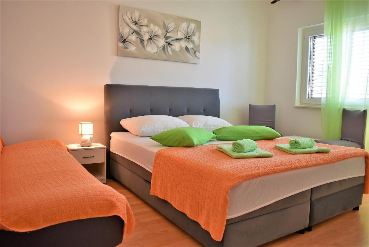 Rooms In Family House Vera Mundanije Екстер'єр фото